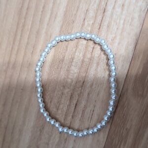 Pearl beaded bracelet